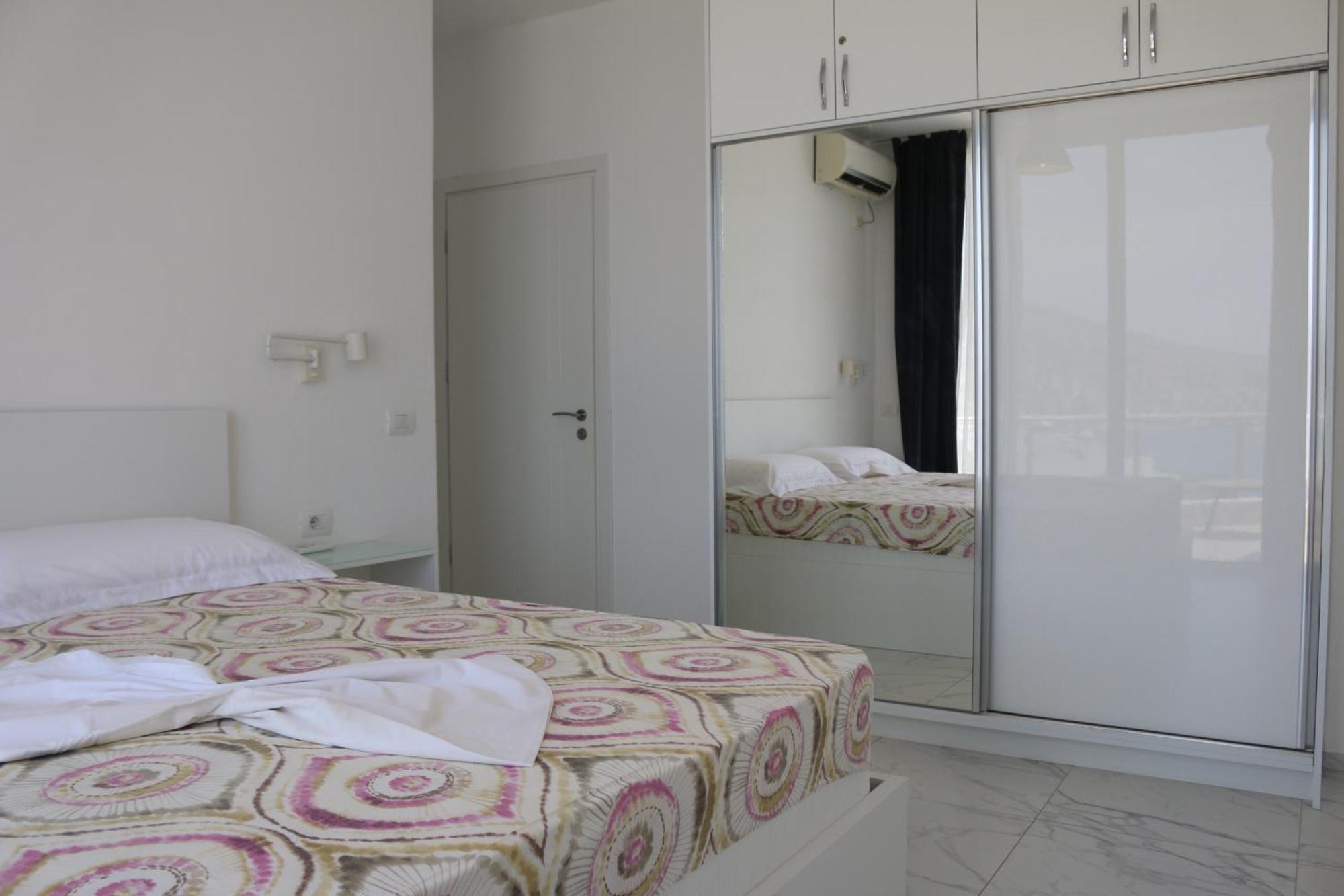 Infinity Sea View Penthouse Apartment Sarande Exterior photo